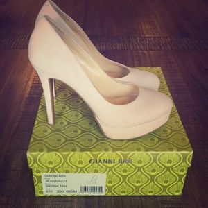 Gianni Bini nude platform pump
